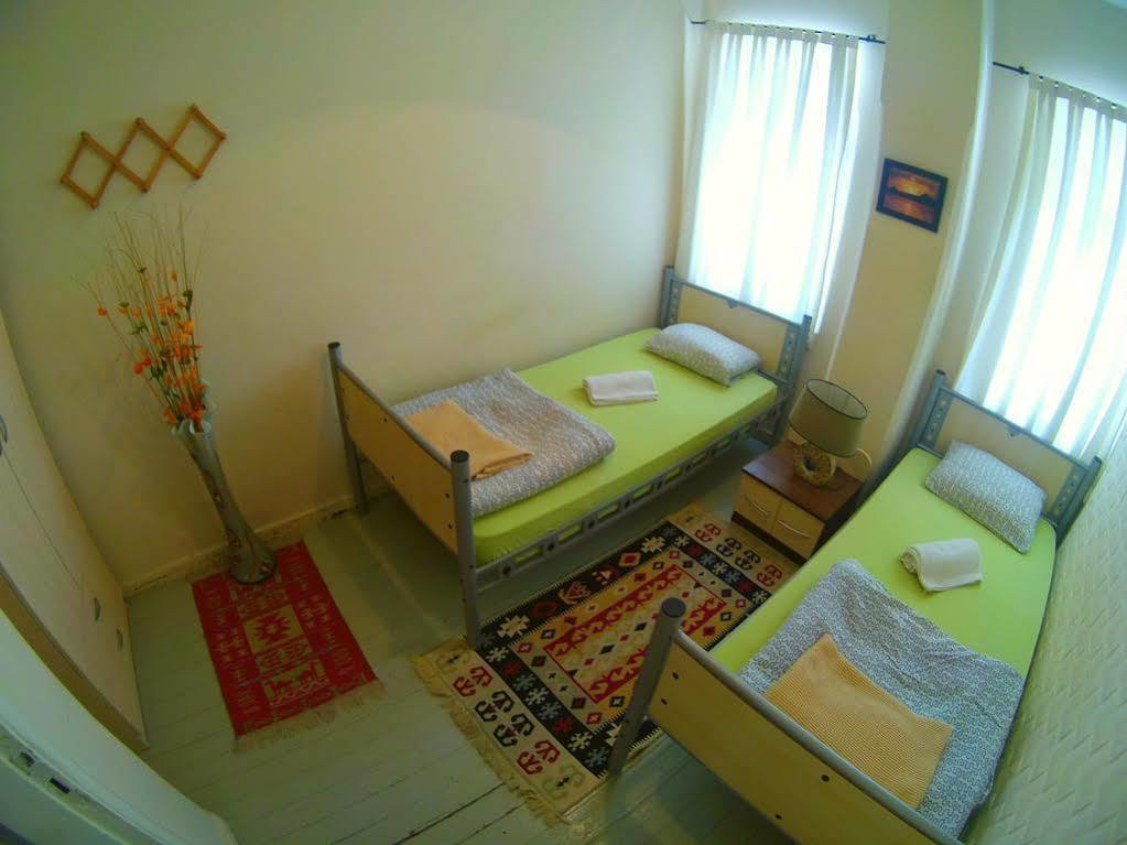 Levanten Hostel Istanbul Bagian luar foto